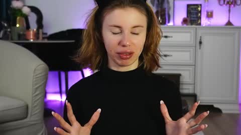 Snapshot of aelia_anara chatting on November 2, 3:53 am Aelia online show from November 2, 3:53 am