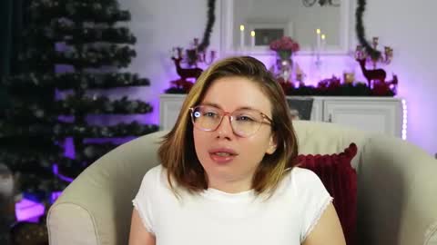 Snapshot of aelia_anara chatting on November 21, 5:50 am Aelia online show from November 21, 5:50 am