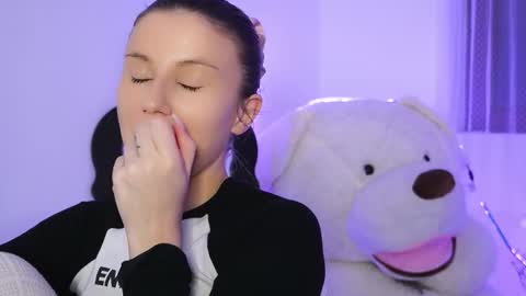 Aelia online show from February 25, 6:17 pm