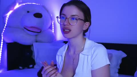 Aelia online show from April 24, 5:37 pm