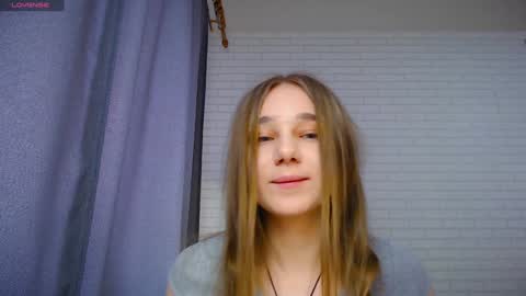 Snapshot of afeliya_shy chatting on February 6, 10:48 am afeliya_shy online show from February 6, 10:48 am