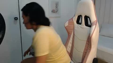 Snapshot of africa_holmes chatting on January 13, 12:35 pm Africa online show from January 13, 12:35 pm