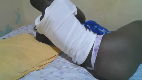 Snapshot of african_pussy2 chatting on November 15, 2:20 am african_pussy2 online show from November 15, 2:20 am