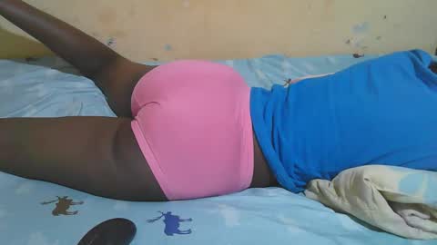 Snapshot of african_pussy2 chatting on November 17, 6:41 am african_pussy2 online show from November 17, 6:41 am