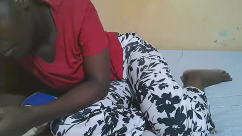 Snapshot of african_pussy2 chatting on November 29, 3:15 pm african_pussy2 online show from November 29, 3:15 pm