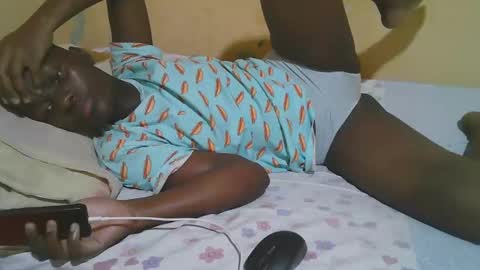 Snapshot of african_pussy2 chatting on December 15, 3:05 pm african_pussy2 online show from December 15, 3:05 pm