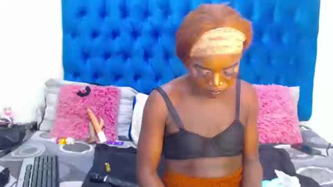 Snapshot of africanbrownskingoddes chatting on February 7, 9:05 am africanbrownskingoddes online show from February 7, 9:05 am