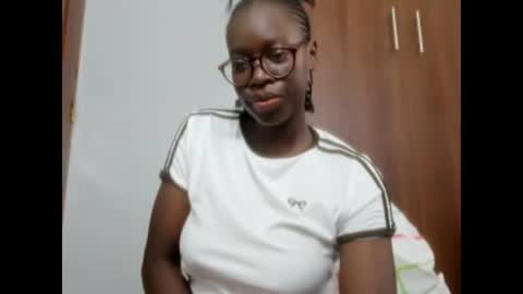Snapshot of afro_pop chatting on December 6, 9:43 am Leah online show from December 6, 9:43 am