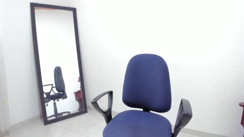 Snapshot of afrodita3123 chatting on December 4, 5:33 pm Lorena online show from December 4, 5:33 pm