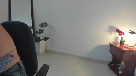 Snapshot of afrodita3123 chatting on September 17, 2:52 pm Lorena online show from September 17, 2:52 pm