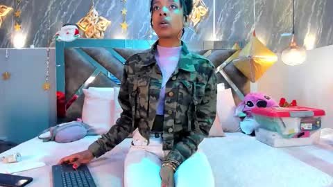 Snapshot of afroditagreenn chatting on December 21, 3:02 am Afrodita online show from December 21, 3:02 am