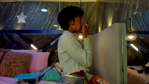 Snapshot of afroditagreenn chatting on February 4, 3:34 am Afrodita online show from February 4, 3:34 am