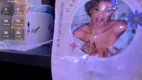 Snapshot of afroditagreenn chatting on February 5, 5:01 am Afrodita online show from February 5, 5:01 am