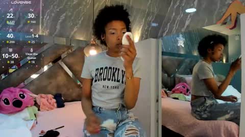 Snapshot of afroditagreenn chatting on February 6, 4:17 am Afrodita online show from February 6, 4:17 am