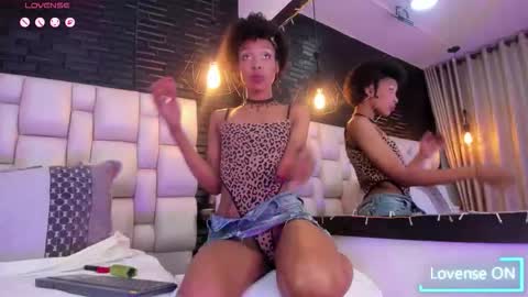 Snapshot of afroditagreenn chatting on February 17, 4:20 am Afrodita online show from February 17, 4:20 am