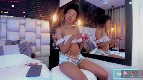 Snapshot of afroditagreenn chatting on February 18, 9:27 am Afrodita online show from February 18, 9:27 am