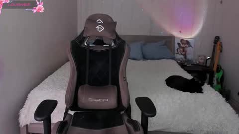 Snapshot of agata_cherry chatting on November 28, 7:22 am Eva online show from November 28, 7:22 am