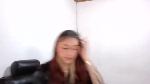 Snapshot of agathamoont chatting on February 26, 1:54 pm agathamoont online show from February 26, 1:54 pm