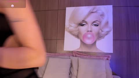 Snapshot of agattaduque chatting on November 8, 10:41 pm online show from November 8, 10:41 pm