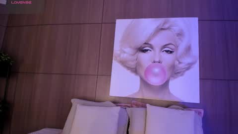 Snapshot of agattaduque chatting on November 28, 12:35 am online show from November 28, 12:35 am