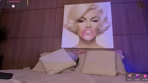 Snapshot of agattaduque chatting on December 13, 11:43 pm online show from December 13, 11:43 pm