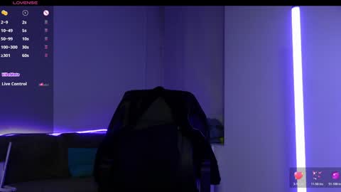 Snapshot of agelina_summer chatting on October 28, 5:59 pm Agelina Lilly Laura online show from October 28, 5:59 pm