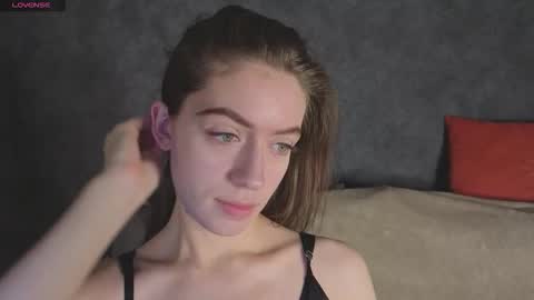 agnes wells online show from December 22, 9:17 am