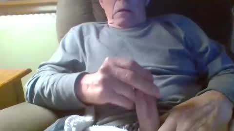 aguynrkfrd online show from November 22, 10:47 am