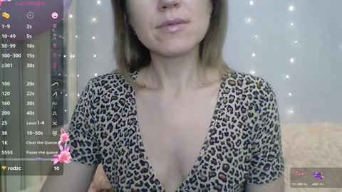 Snapshot of ahtena chatting on December 22, 10:28 am Ahtena online show from December 22, 10:28 am