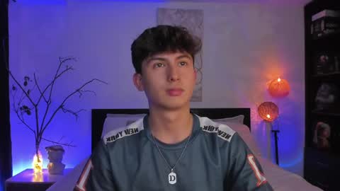 Snapshot of aidan_hale chatting on February 27, 3:36 am A H online show from February 27, 3:36 am