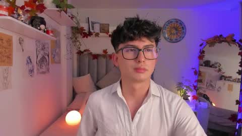 Snapshot of aidan_hale chatting on November 16, 1:33 am A H online show from November 16, 1:33 am