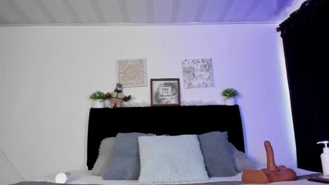 Snapshot of aihnoa_split chatting on March 10, 3:41 pm AIHNOA online show from March 10, 3:41 pm