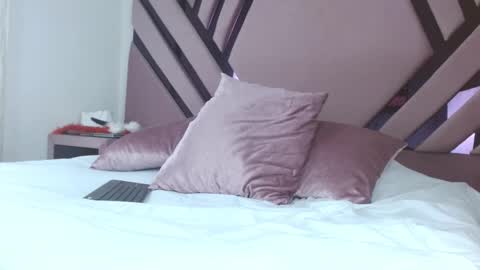 aiilynsmiith online show from January 17, 1:10 am