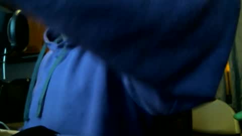 Snapshot of aikerisugly chatting on December 22, 10:01 am aikerisugly online show from December 22, 10:01 am