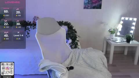 Snapshot of aiklynne chatting on November 16, 1:39 pm Lynn online show from November 16, 1:39 pm