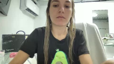 Snapshot of ailebun chatting on December 14, 4:23 am Aile online show from December 14, 4:23 am