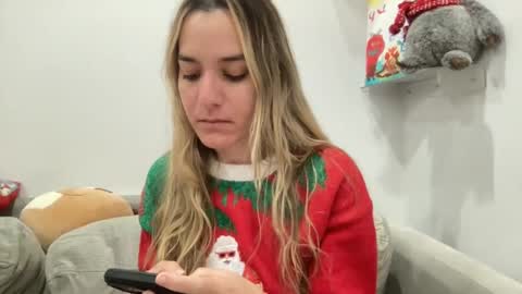 Snapshot of ailebun chatting on December 25, 4:32 pm Aile online show from December 25, 4:32 pm