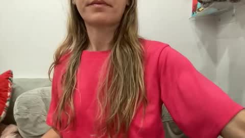 Snapshot of ailebun chatting on December 26, 2:44 am Aile online show from December 26, 2:44 am