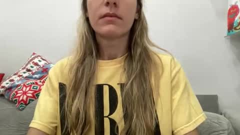 Snapshot of ailebun chatting on December 30, 3:47 am Aile online show from December 30, 3:47 am