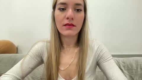 Snapshot of ailebun chatting on January 1, 2:19 am Aile online show from January 1, 2:19 am