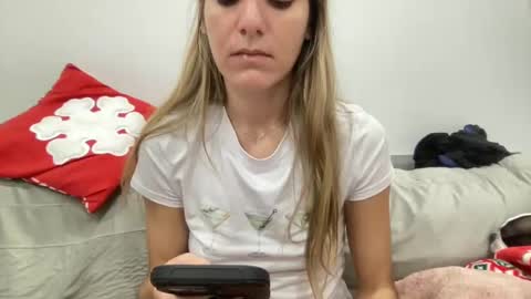 Snapshot of ailebun chatting on January 2, 7:12 am Aile online show from January 2, 7:12 am