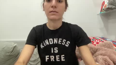 Snapshot of ailebun chatting on January 3, 3:05 am Aile online show from January 3, 3:05 am