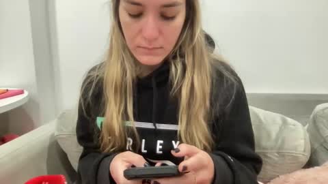 Snapshot of ailebun chatting on January 4, 1:21 pm Aile online show from January 4, 1:21 pm