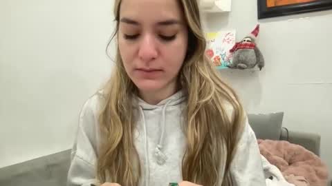 Snapshot of ailebun chatting on January 25, 2:04 am Aile online show from January 25, 2:04 am