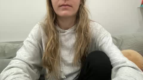 Snapshot of ailebun chatting on January 25, 6:35 pm Aile online show from January 25, 6:35 pm