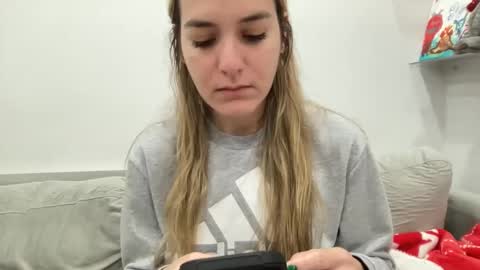 Snapshot of ailebun chatting on January 26, 1:52 am Aile online show from January 26, 1:52 am