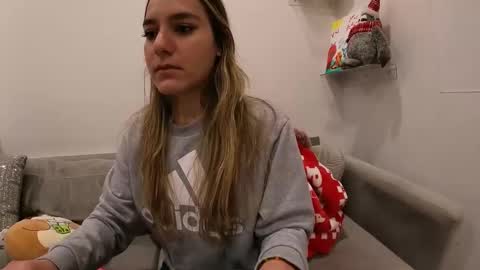 Snapshot of ailebun chatting on January 26, 5:02 am Aile online show from January 26, 5:02 am