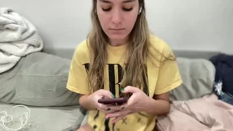 Snapshot of ailebun chatting on January 31, 8:32 am Aile online show from January 31, 8:32 am