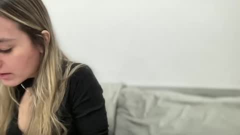 Snapshot of ailebun chatting on February 3, 8:35 am Aile online show from February 3, 8:35 am