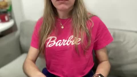 Snapshot of ailebun chatting on February 4, 12:08 am Aile online show from February 4, 12:08 am